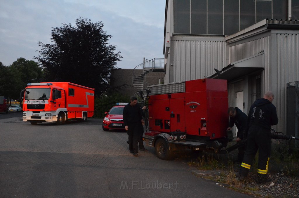 Grossfeuer Poco Lager Koeln Porz Gremberghoven Hansestr P342.JPG - Miklos Laubert